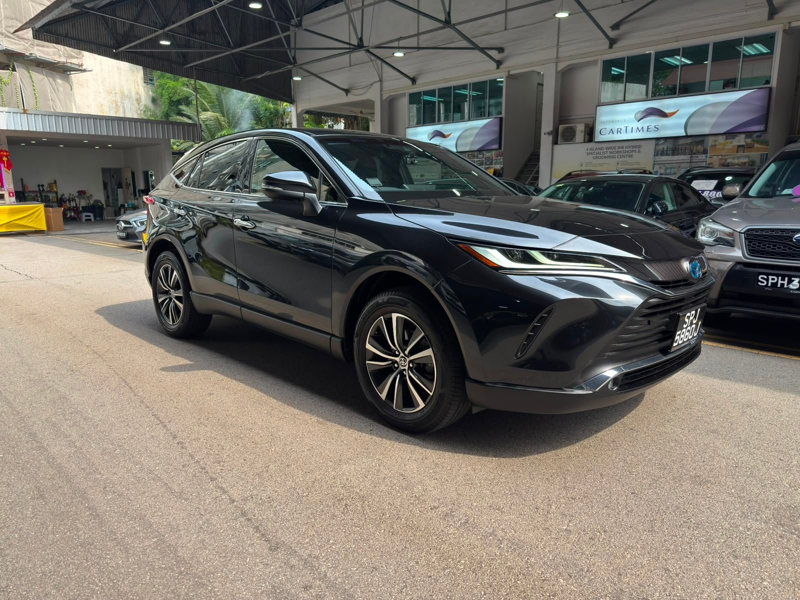 Used Toyota Harrier Hybrid 2.5G for sale in Singapore